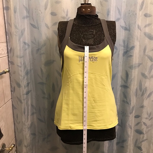 Jazzercise Athletic Top with built-in shelf bra - Picture 4 of 10
